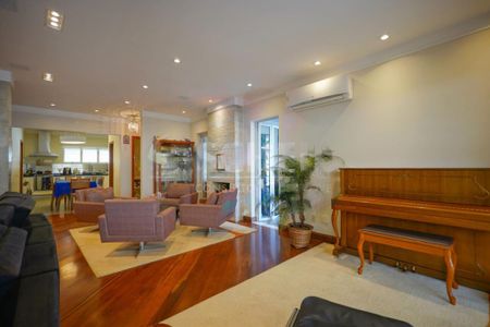 Casa à venda com 3 quartos, 420m² em Chácara Monte Alegre, São Paulo