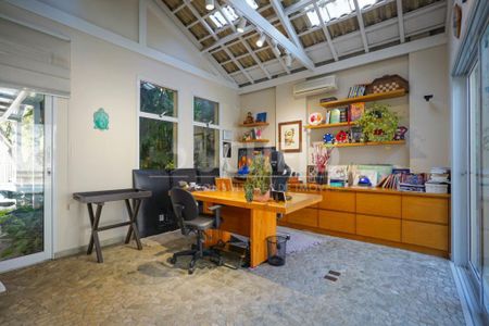 Casa à venda com 3 quartos, 420m² em Chácara Monte Alegre, São Paulo