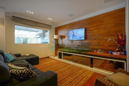 Casa à venda com 3 quartos, 420m² em Chácara Monte Alegre, São Paulo