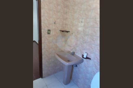 Casa à venda com 4 quartos, 223m² em Vila Carmosina, São Paulo