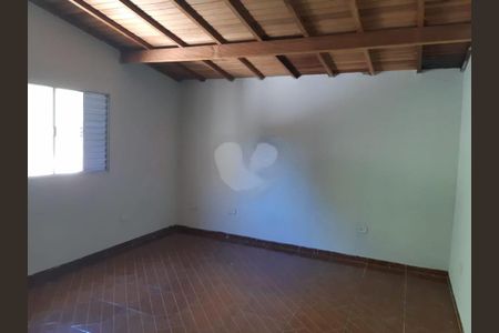 Casa à venda com 4 quartos, 223m² em Vila Carmosina, São Paulo