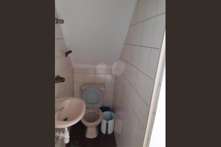 Casa à venda com 4 quartos, 223m² em Vila Carmosina, São Paulo