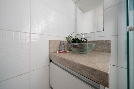 Banheiro de apartamento à venda com 2 quartos, 40m² em Vila Nhocuné, São Paulo