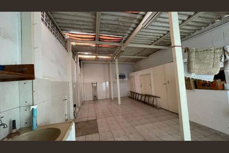 Casa à venda com 221m², 3 quartos e 4 vagasAREA INTERNA