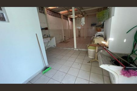 Casa à venda com 221m², 3 quartos e 4 vagasLAVANDERIA