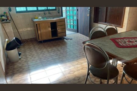 Casa à venda com 221m², 3 quartos e 4 vagasCOZINHA