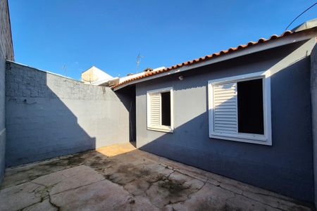 Casa à venda com 43m², 2 quartos e 2 vagas Casa à venda com 43m², 2 quartos e 2 vagasFachada Fundos