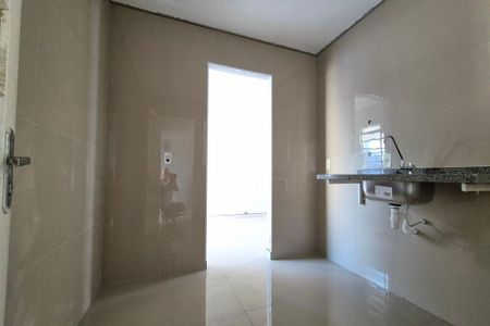 Casa à venda com 43m², 2 quartos e 2 vagas Casa à venda com 43m², 2 quartos e 2 vagasCozinha