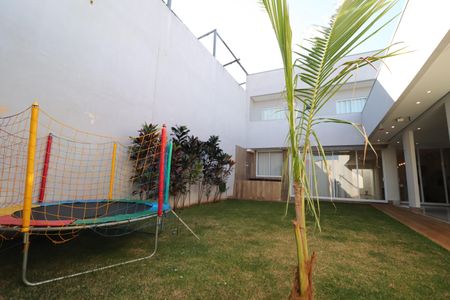 Jardim de casa para alugar com 3 quartos, 230m² em Presidente Roosevelt, Uberlândia