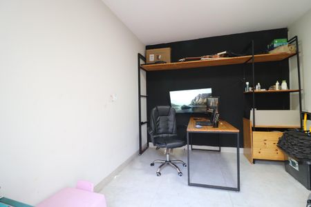 Escritório de casa para alugar com 3 quartos, 230m² em Presidente Roosevelt, Uberlândia
