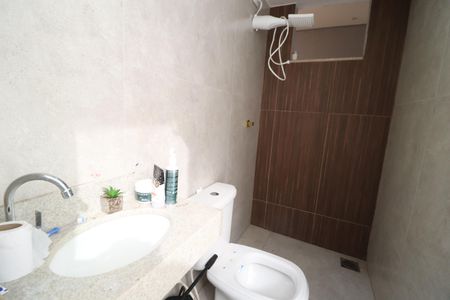 Casa para alugar com 230m², 3 quartos e 4 vagasBanheiro externo