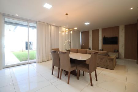 Casa para alugar com 230m², 3 quartos e 4 vagasSala