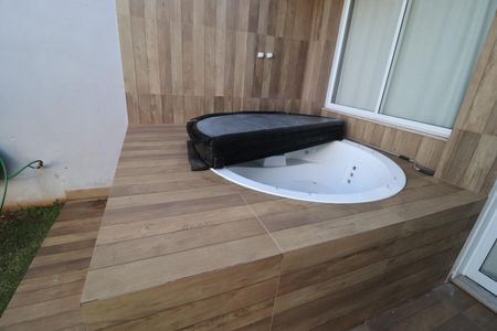 Banheira de casa para alugar com 3 quartos, 230m² em Presidente Roosevelt, Uberlândia