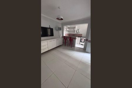 Casa à venda com 3 quartos, 130m² em Moinho Velho, São Paulo