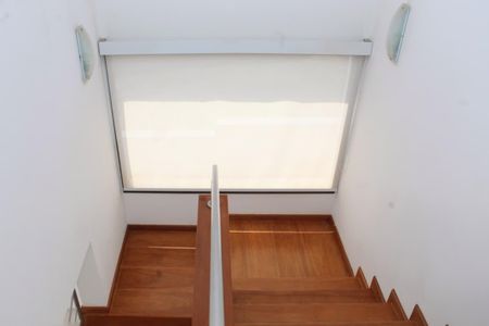 Casa para alugar com 260m², 3 quartos e 4 vagasEscada