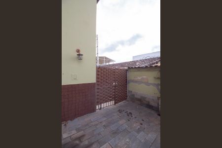 Garagem de casa à venda com 2 quartos, 60m² em Santa Branca, Belo Horizonte