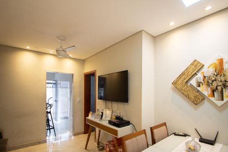 Sala de casa à venda com 2 quartos, 60m² em Santa Branca, Belo Horizonte