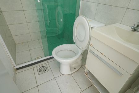 Banheiro de apartamento para alugar com 2 quartos, 50m² em Paciência, Rio de Janeiro