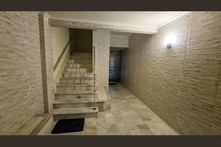 Hall de entrada de apartamento para alugar com 2 quartos, 75m² em Vista Alegre, Rio de Janeiro
