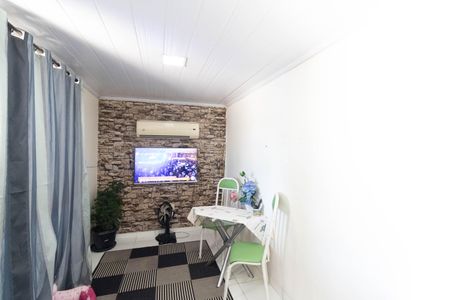 Casa à venda com 300m², 2 quartos e 2 vagasSala