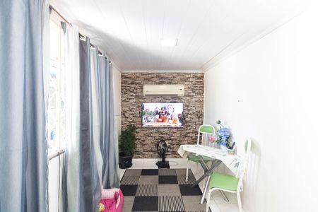 Casa à venda com 300m², 2 quartos e 2 vagasSala
