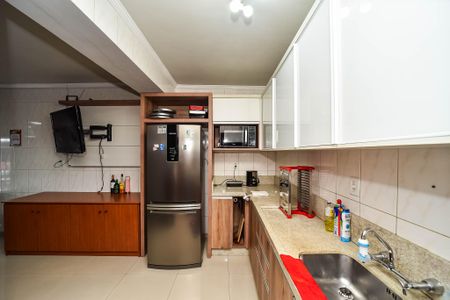 Casa à venda com 281m², 5 quartos e 4 vagas Casa à venda com 281m², 5 quartos e 4 vagasCozinha/Casa Fundos