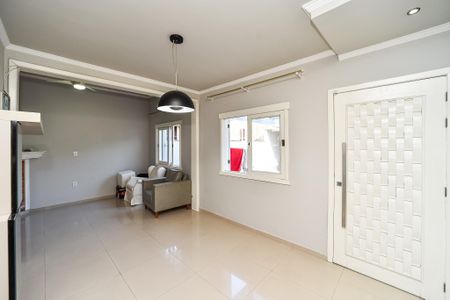 Casa à venda com 281m², 5 quartos e 4 vagas Casa à venda com 281m², 5 quartos e 4 vagasSala/Casa Fundos