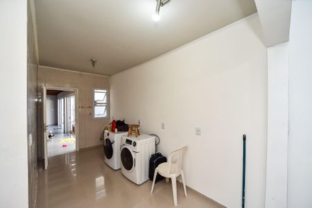 Casa à venda com 281m², 5 quartos e 4 vagas Casa à venda com 281m², 5 quartos e 4 vagasCozinha/Casa Frente