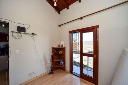 Casa à venda com 281m², 5 quartos e 4 vagas Casa à venda com 281m², 5 quartos e 4 vagasQuarto 1/Casa Fundos