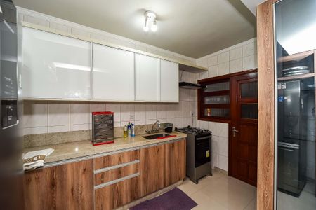 Casa à venda com 281m², 5 quartos e 4 vagas Casa à venda com 281m², 5 quartos e 4 vagasCozinha/Casa Fundos
