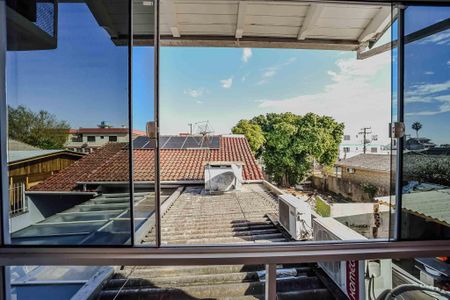 Casa à venda com 281m², 5 quartos e 4 vagas Casa à venda com 281m², 5 quartos e 4 vagasSacada Quarto 1/Casa Fundos