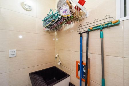 Casa à venda com 281m², 5 quartos e 4 vagas Casa à venda com 281m², 5 quartos e 4 vagasÁrea de Serviço/Casa Frente