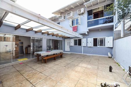 Casa à venda com 281m², 5 quartos e 4 vagas Casa à venda com 281m², 5 quartos e 4 vagasPátio