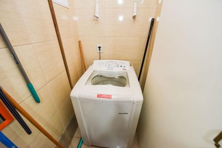 Casa à venda com 281m², 5 quartos e 4 vagas Casa à venda com 281m², 5 quartos e 4 vagasÁrea de Serviço/Casa Frente