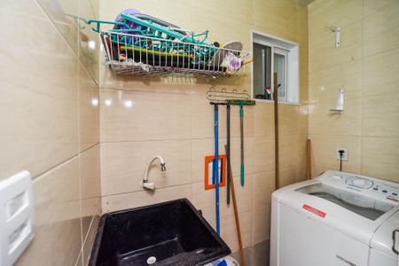 Casa à venda com 281m², 5 quartos e 4 vagas Casa à venda com 281m², 5 quartos e 4 vagasÁrea de Serviço/Casa Frente