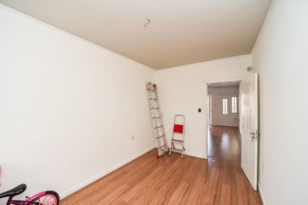 Casa à venda com 281m², 5 quartos e 4 vagas Casa à venda com 281m², 5 quartos e 4 vagasQuarto/Casa Frente