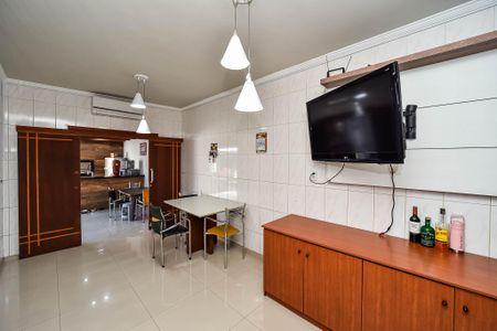 Casa à venda com 281m², 5 quartos e 4 vagas Casa à venda com 281m², 5 quartos e 4 vagasCozinha/Casa Fundos