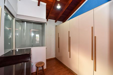 Closet da suíte/Casa Fundos de casa à venda com 5 quartos, 281m² em Sarandi, Porto Alegre