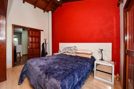 Casa à venda com 281m², 5 quartos e 4 vagas Casa à venda com 281m², 5 quartos e 4 vagasSuíte/Casa Fundos