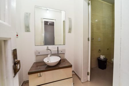 Casa à venda com 281m², 5 quartos e 4 vagas Casa à venda com 281m², 5 quartos e 4 vagasBaheiro Social/Casa Frente