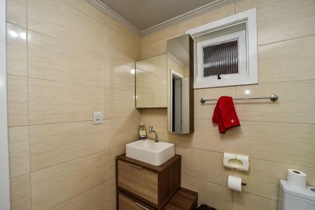 Casa à venda com 281m², 5 quartos e 4 vagas Casa à venda com 281m², 5 quartos e 4 vagasBanheiro Social/Casa Fundos