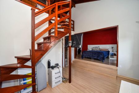 Casa à venda com 281m², 5 quartos e 4 vagas Casa à venda com 281m², 5 quartos e 4 vagasSuíte/Casa Fundos