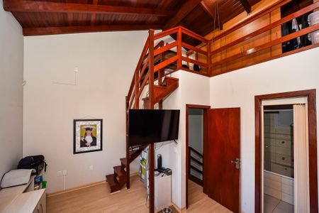 Casa à venda com 281m², 5 quartos e 4 vagas Casa à venda com 281m², 5 quartos e 4 vagasSuíte/Casa Fundos