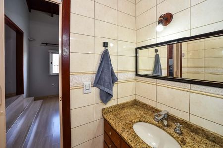 Banheiro da Suíte/Casa Fundos de casa à venda com 5 quartos, 281m² em Sarandi, Porto Alegre