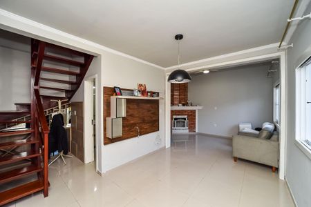 Casa à venda com 281m², 5 quartos e 4 vagas Casa à venda com 281m², 5 quartos e 4 vagasSala/Casa Fundos