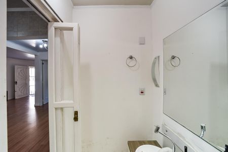 Casa à venda com 281m², 5 quartos e 4 vagas Casa à venda com 281m², 5 quartos e 4 vagasBaheiro Social/Casa Frente