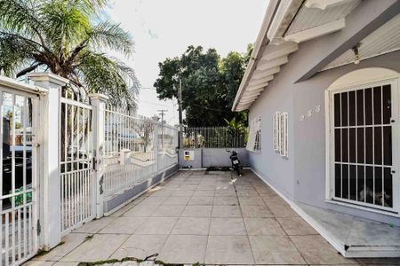 Casa à venda com 281m², 5 quartos e 4 vagas Casa à venda com 281m², 5 quartos e 4 vagasFrente