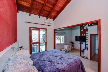 Casa à venda com 281m², 5 quartos e 4 vagas Casa à venda com 281m², 5 quartos e 4 vagasSuíte/Casa Fundos