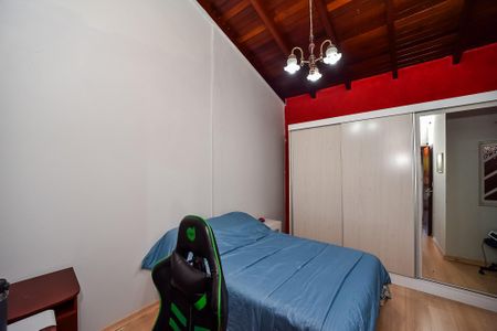 Casa à venda com 281m², 5 quartos e 4 vagas Casa à venda com 281m², 5 quartos e 4 vagasQuarto 2/Casa Fundos