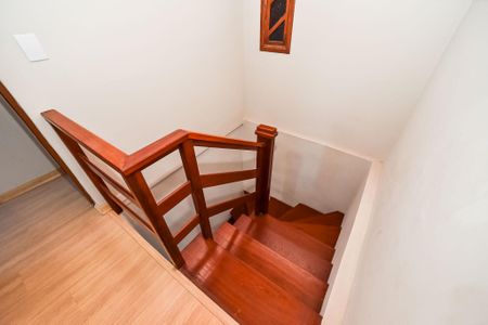 Casa à venda com 281m², 5 quartos e 4 vagas Casa à venda com 281m², 5 quartos e 4 vagasEscada/Casa Fundos
